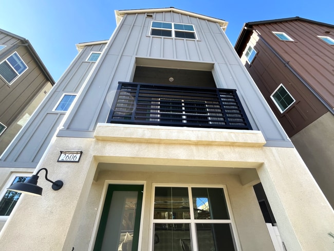 Building Photo - 3 bed, 2.5 bath in Ontario, CA!