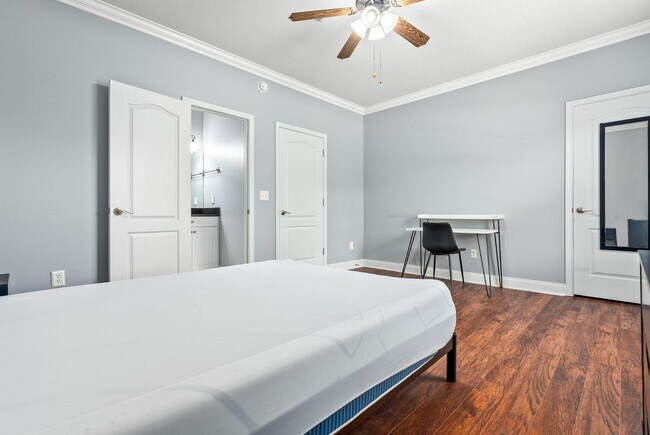 Building Photo - 836 W Glenn Ave