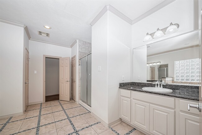 Building Photo - 1522 Olive Park