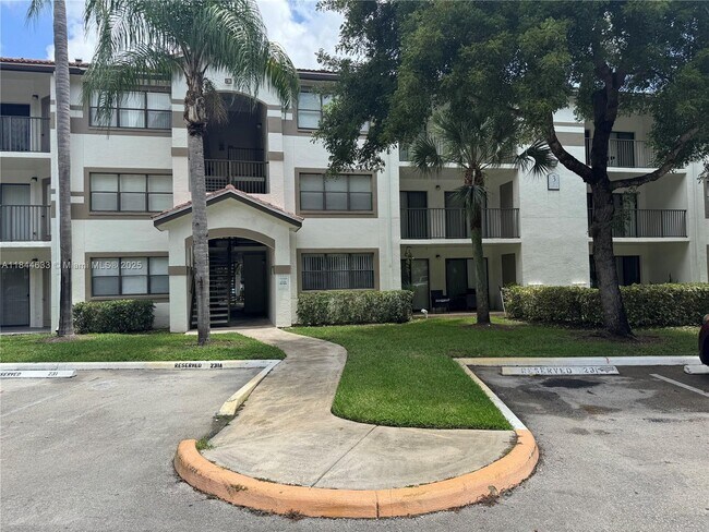 Building Photo - 630 S Park Rd