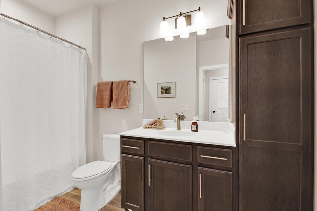 Building Photo - W204N1763 Laurel Pl