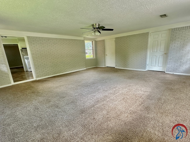 Building Photo - Garden District 3 bed 2 bath Home | Pelica...