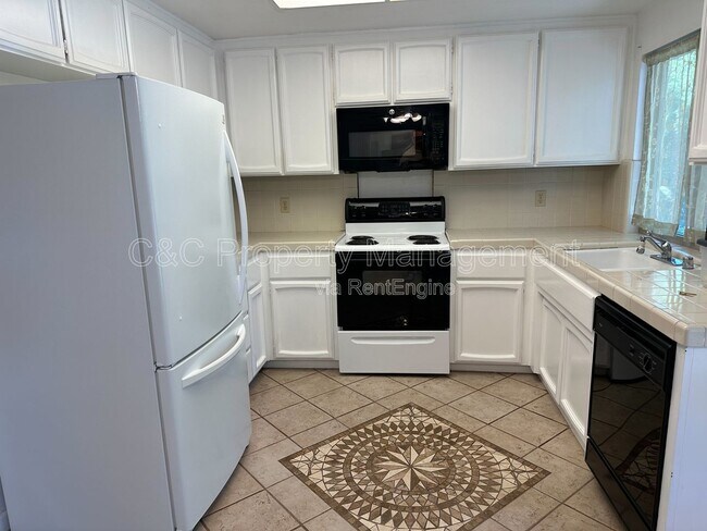 Building Photo - 8190 E Granite Dr