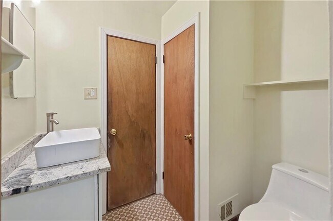 Building Photo - 2798 Dearwood Dr SW