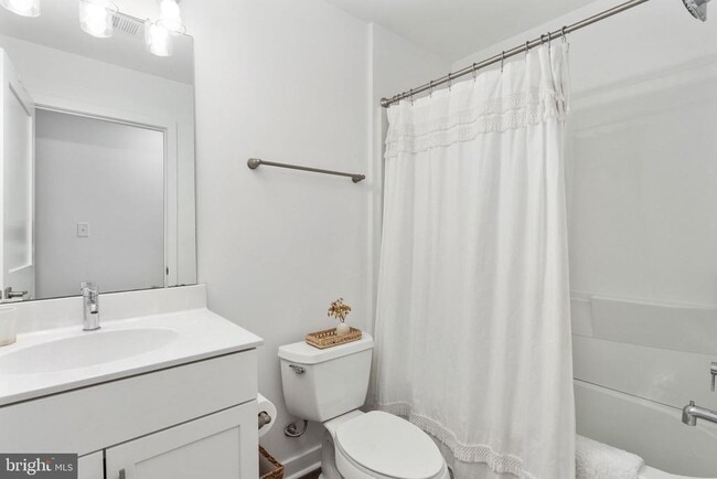 Building Photo - 308 Douglas Ave