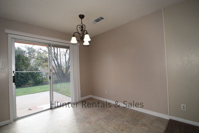 Building Photo - 2810 Lawndale St
