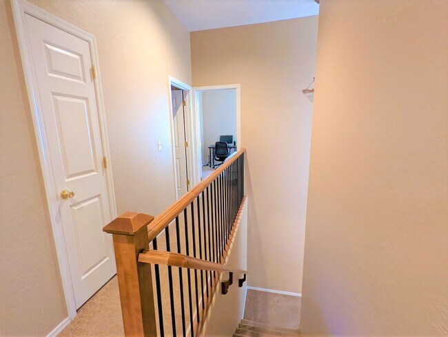 Building Photo - 2241 E Pinchot Ave