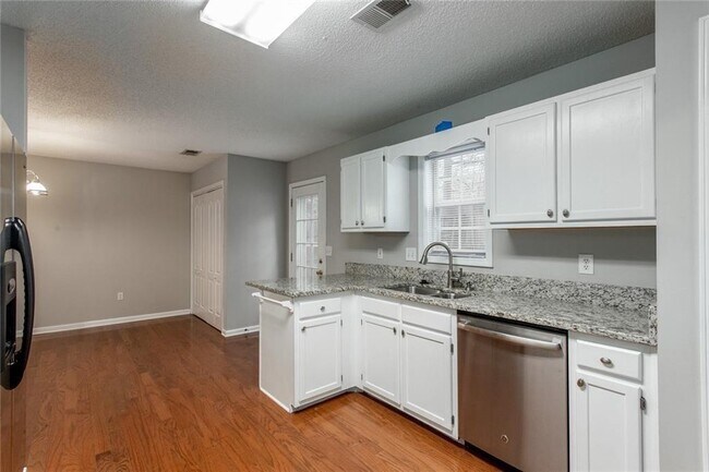 Building Photo - 430 Auldon Ct SE