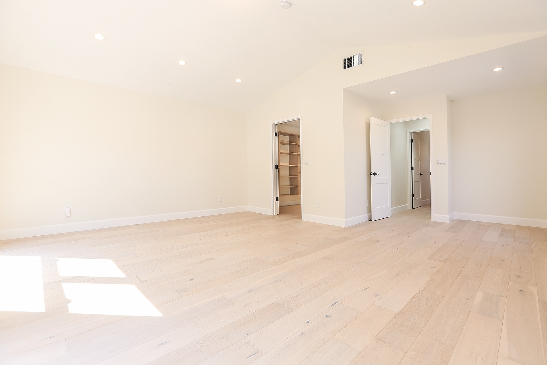 Building Photo - 12524 WOODBINE St