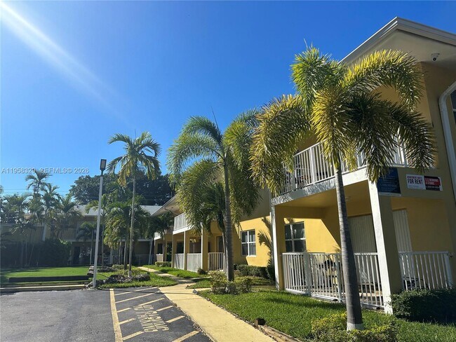 Building Photo - 2536 Van Buren St