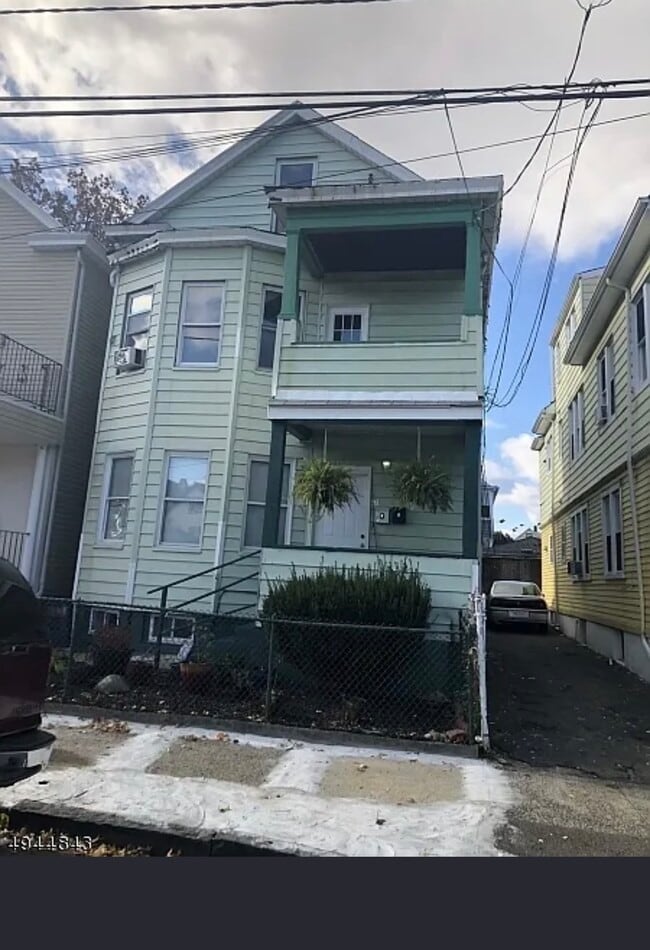 Building Photo - 454 E 36th St