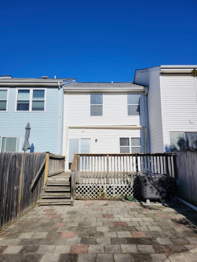 Building Photo - 5 Old Knife Ct