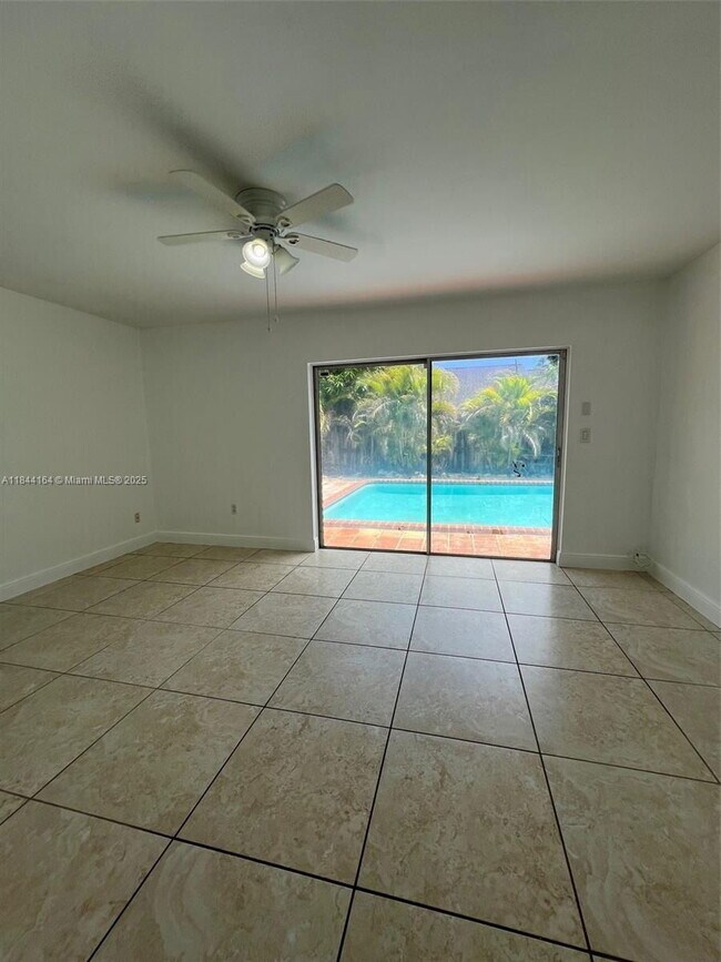 Building Photo - 14605 SW 75th Ave