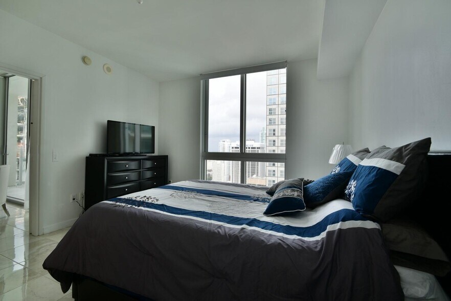 Building Photo - 300 Biscayne Boulevard Way