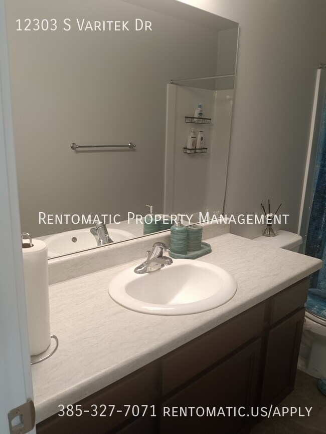 Building Photo - 12303 S Varitek Dr