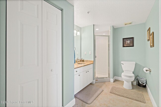 Building Photo - 601 Shorewood Dr