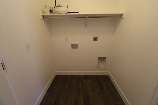 Building Photo - Upgraded Pet Friendly Lehi townhome