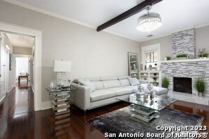 Building Photo - 626 E Woodlawn Ave