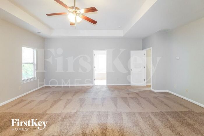 Building Photo - 423 Fredrick Dr