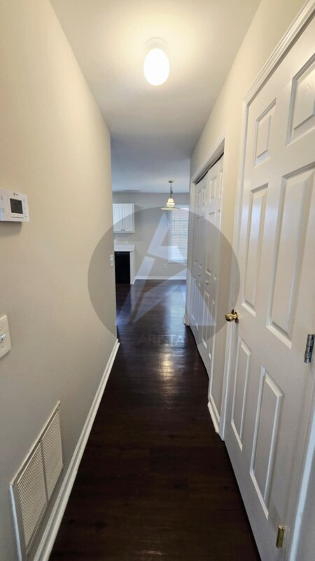 Building Photo - 2624 McGuire Dr