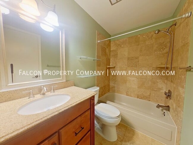 Building Photo - 8047 Lexington Park Dr