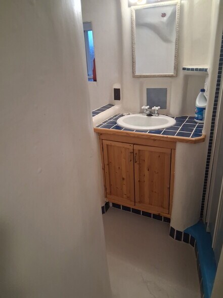 Downstairs bath - 1706 W Alameda St