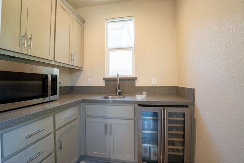 Building Photo - 3625 Blue Bird Dr