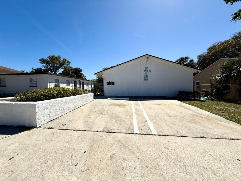 Building Photo - 812 5th St