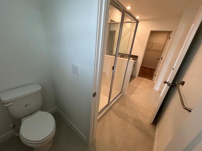 Building Photo - 9815 Walkway Dr