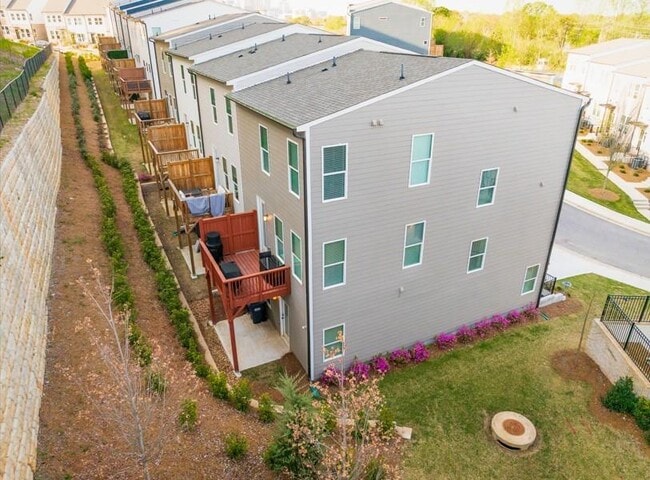 Building Photo - 399 Skylar Way SE