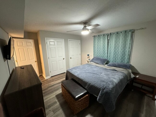 Building Photo - PETS CONDITIONAL + FURNISHED OPTION - Cute Sleepy Hollow Flats-Style Condo!