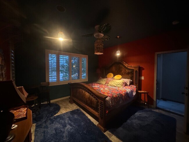 Building Photo - Stunning Sun River, Single-Level Home with...