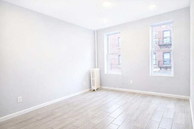 Building Photo - 5114 Hudson Ave