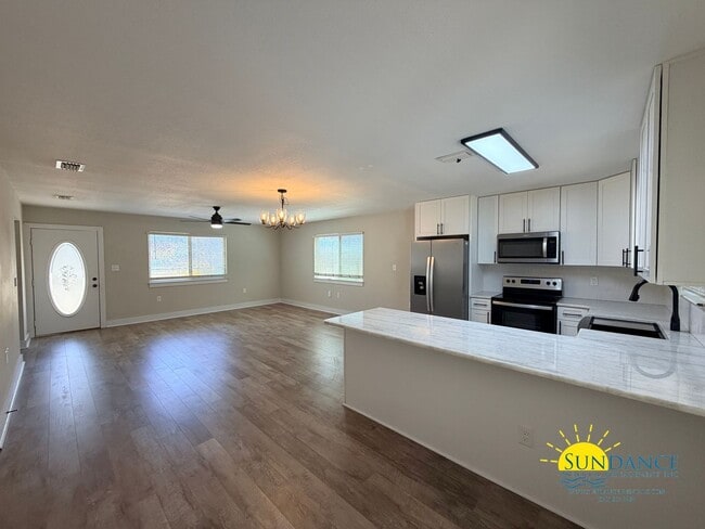 Building Photo - Fully Renovated Cul-de-sac Corner Lot Home in Fort Walton Beach!