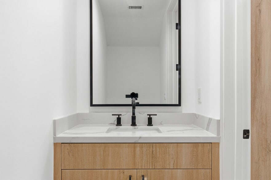 Building Photo - 5809 Kester Ave