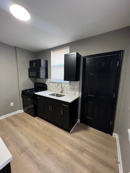 Building Photo - 930 Pennell St