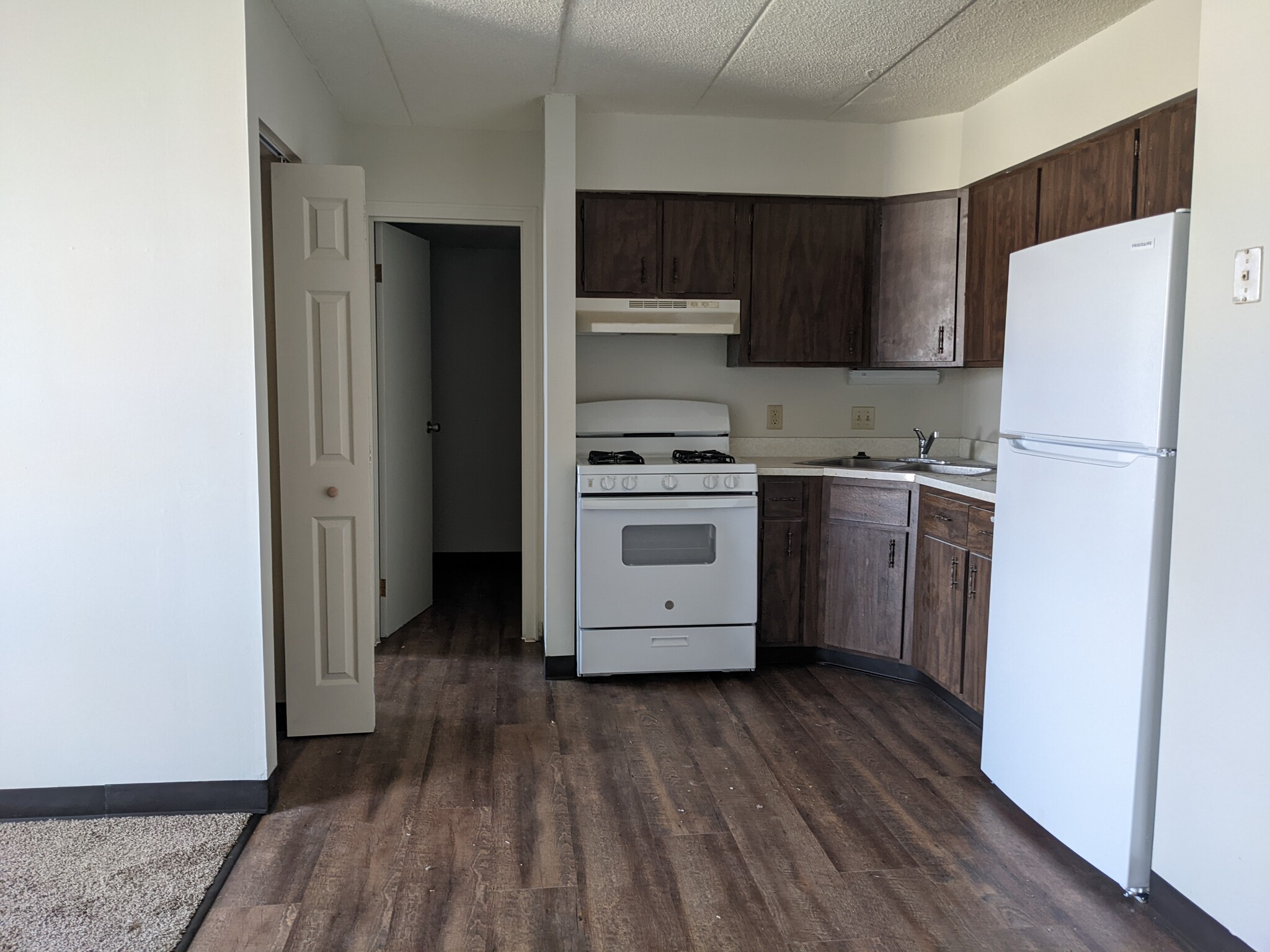 Kitchen - Town Place Apartments