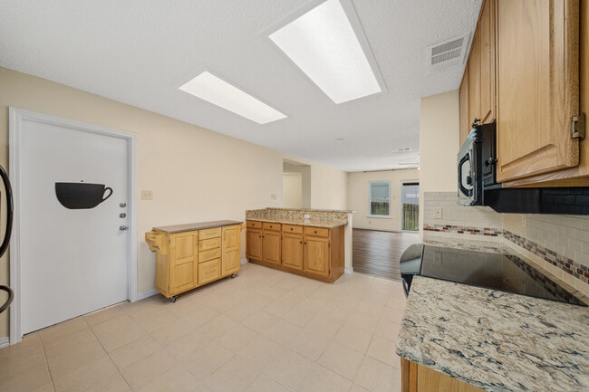 Building Photo - 4527 Stradford Pl