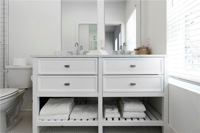 Building Photo - 217 Arnold Mill Rd