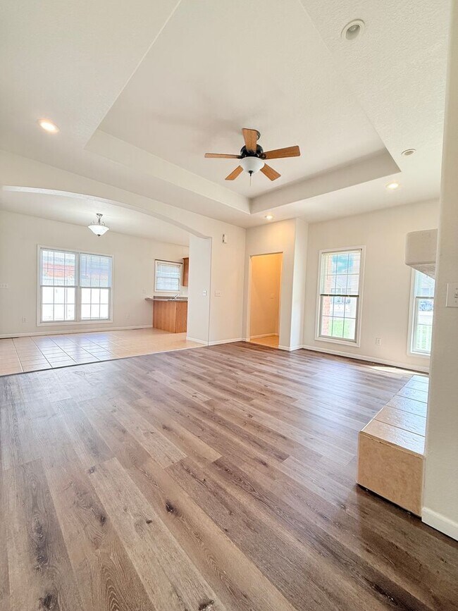 Building Photo - 927-MF2-E2