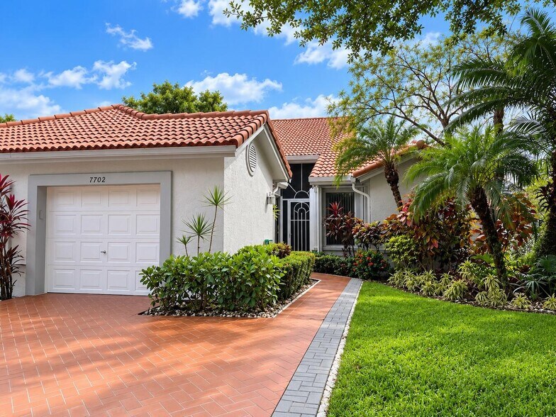 Building Photo - 7702 Majestic Palm Dr