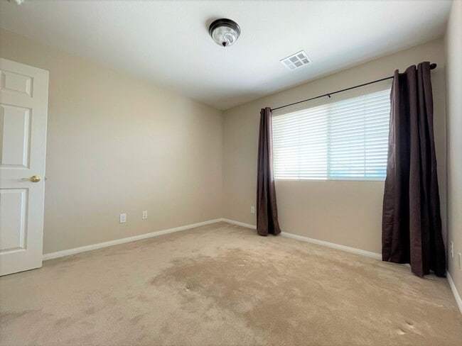 Building Photo - 10595 Salmon Leap St