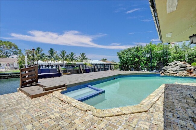 Building Photo - 3100 NE 56th Ct