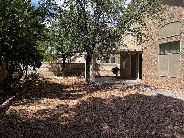 Building Photo - 8327 San Ramon Dr