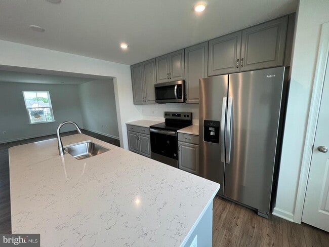 Building Photo - 211 Clifton Mnr