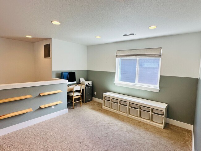 Building Photo - Charming Newer Ridgefield Home with Upgrades Throughout