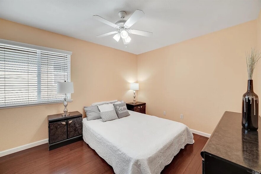 Building Photo - 332 Ring Neck St