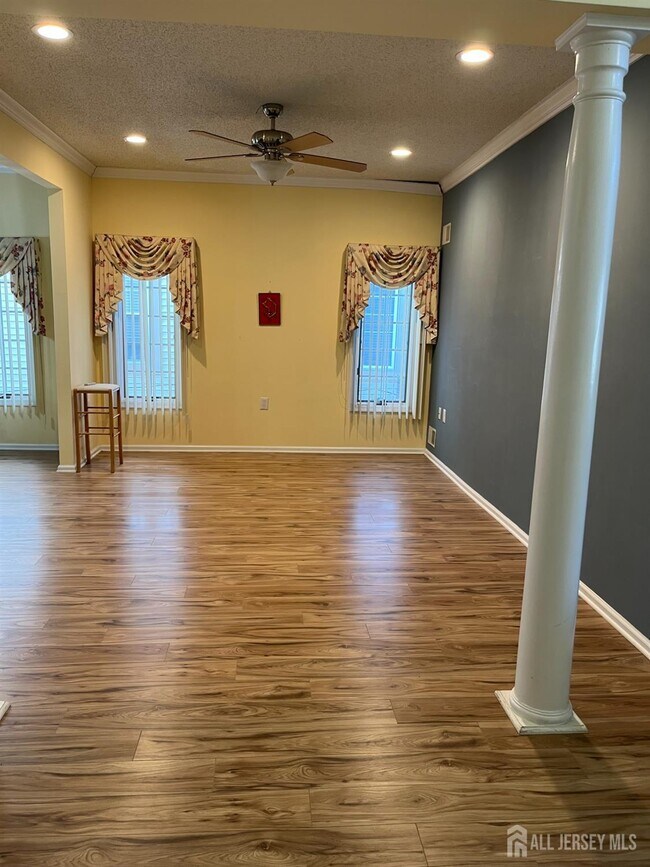 Building Photo - 11 Umberland Pl