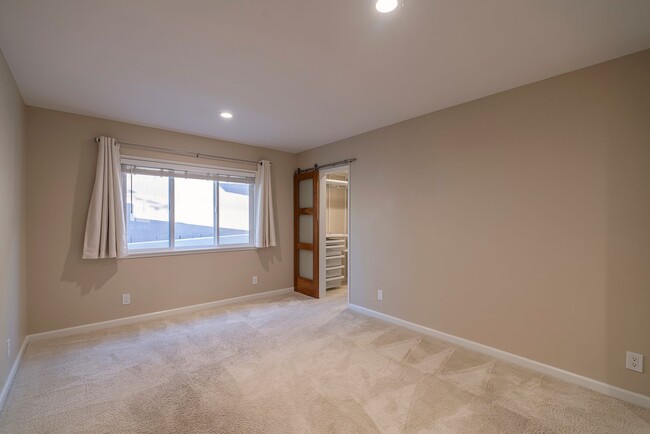 Building Photo - Charming Redondo Beach Home Rental!