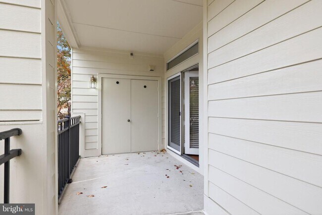 Building Photo - 1340 Garden Wall Cir